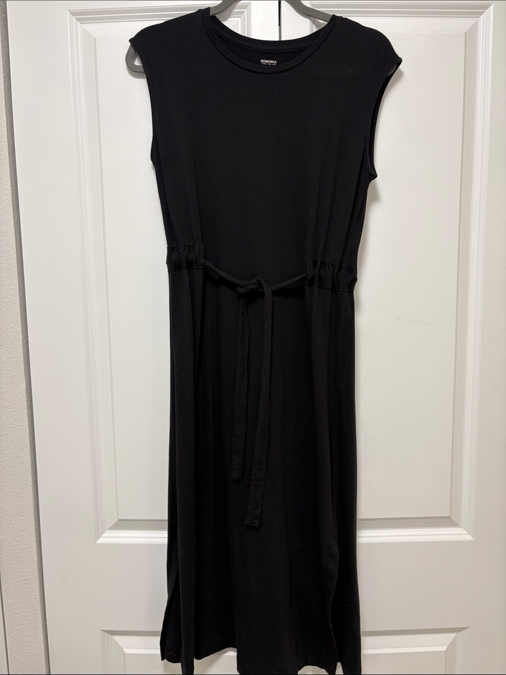 Black Sleeveless Tie-Waist dress